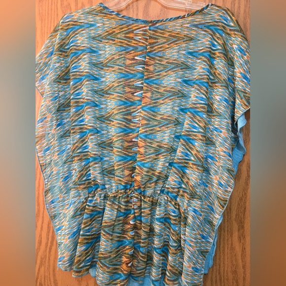 Pretty, flowy, short sleeve turqoise blouse with semi sheer back. Size small. - Picture 4 of 7